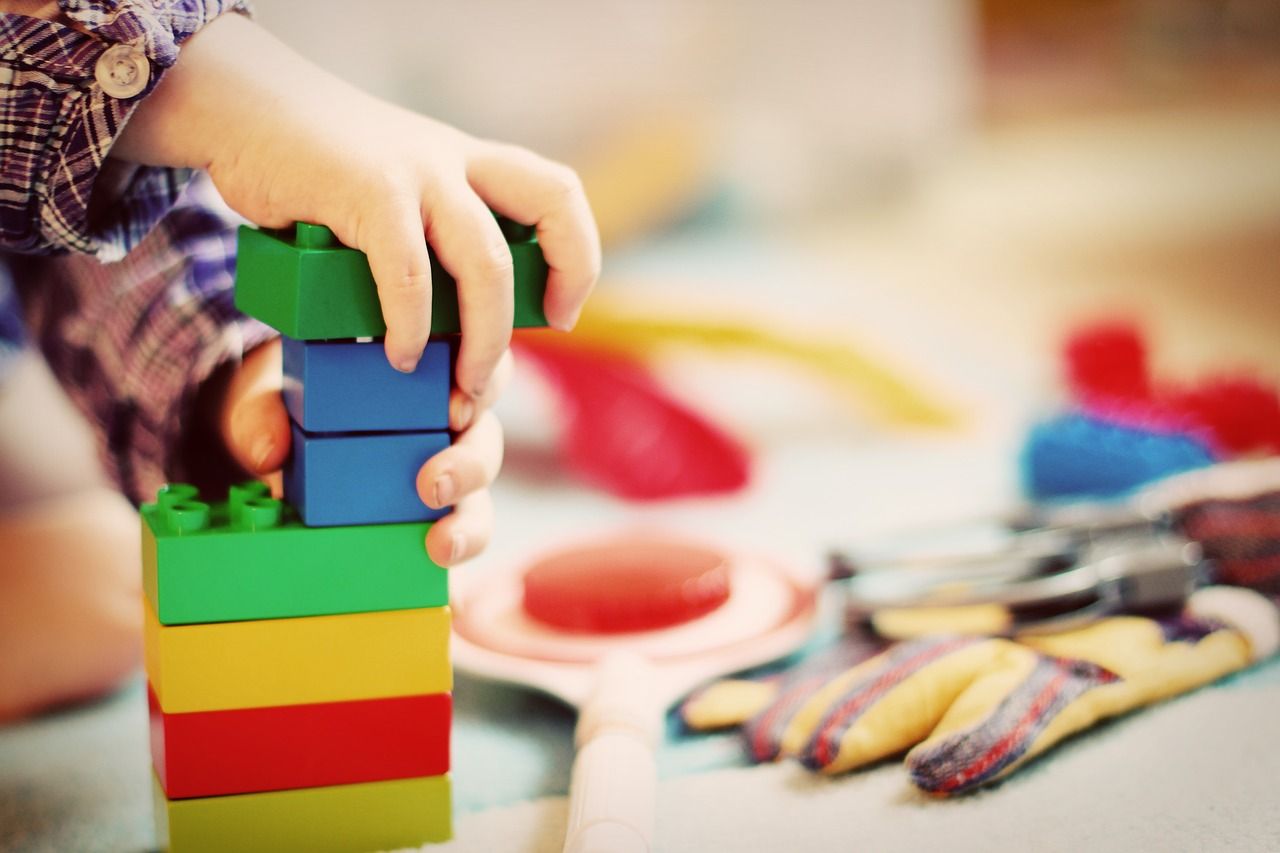 Zabawki, które rozwijają zmysły dziecka