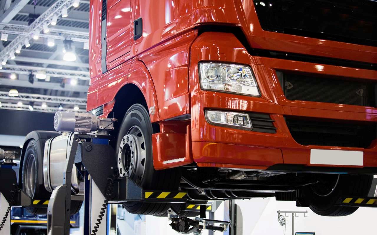 Jakie formy naprawy oferowane są przez profesjonalne serwisy samochodów ciężarowych?
