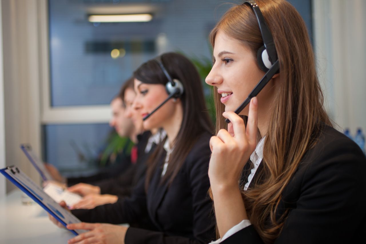 Jakie rozwiązania mogą usprawnić pracę w call center?