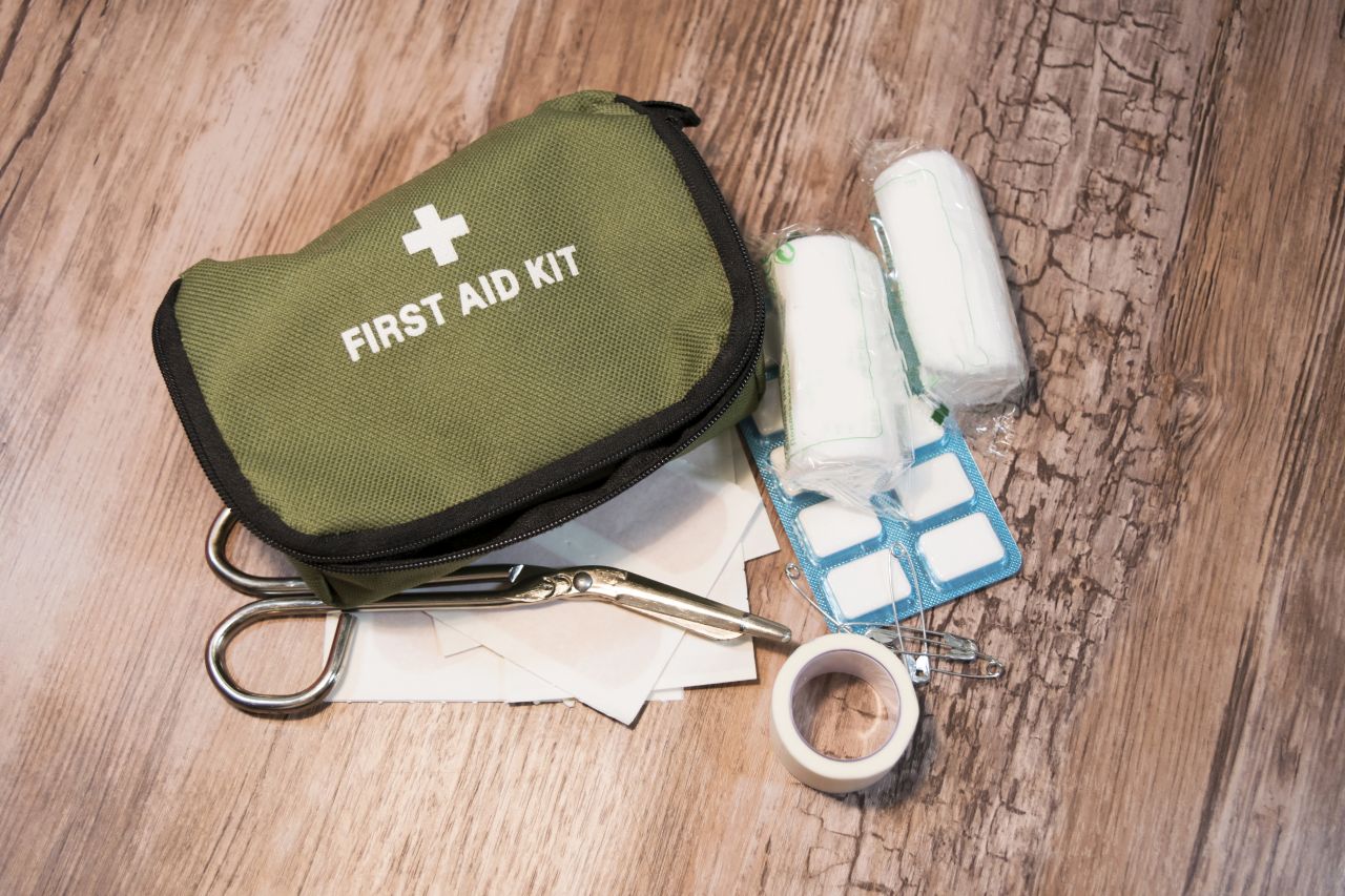 Breloczek pierwszej pomocy – dlaczego warto go posiadać?